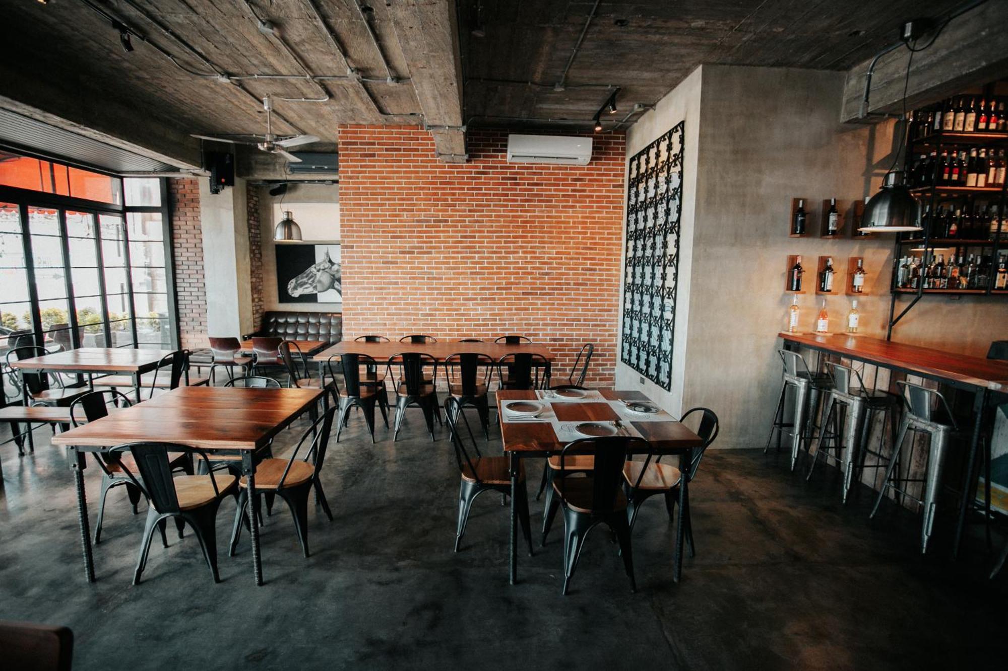 The Bricks Hotel Dumaguete City Экстерьер фото