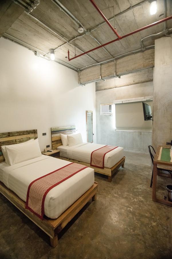 The Bricks Hotel Dumaguete City Экстерьер фото
