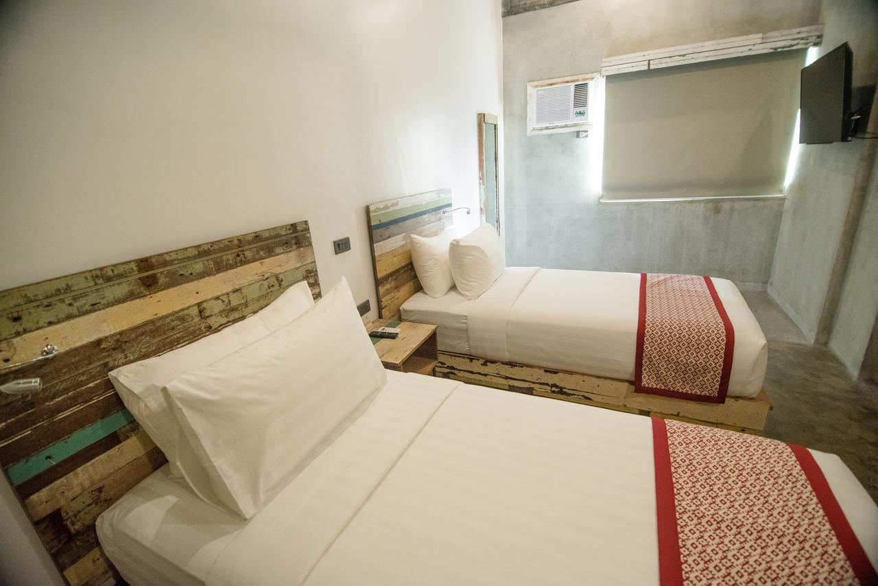 The Bricks Hotel Dumaguete City Экстерьер фото